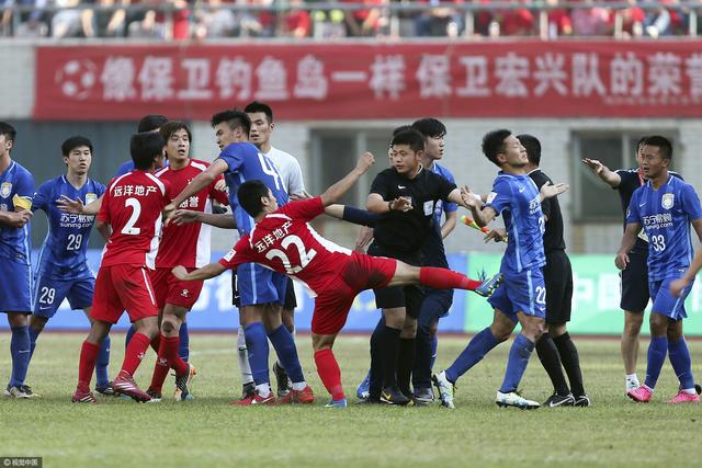 在充满青春气息的五月,新一期的《院线上新》以“周末一起看电影”为主题,走上街头,走到热爱电影的观众中间,听听他们诉说青春与电影的故事。